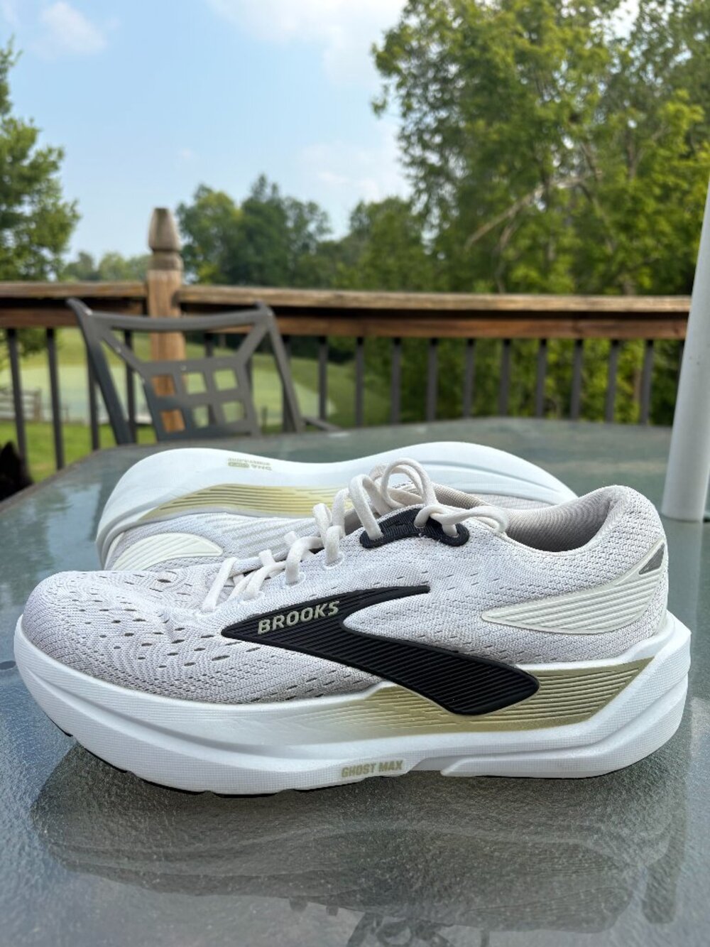 Men's Brooks Ghost Max 3 Running Shoes Size 9.5 - Bright White/Tea/Black